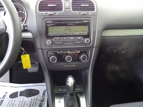 Used 2011 Volkswagen Golf 4-Door image 28