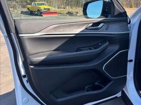 New 2026 Jeep Grand Cherokee L Limited image 36