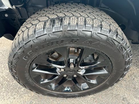 Used 2019 Jeep Wrangler Unlimited Sahara AWD/4WD image 10