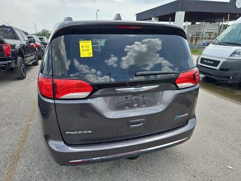 Used 2018 Chrysler Pacifica Limited w/ Advanced Safetytec Group FWD image 5