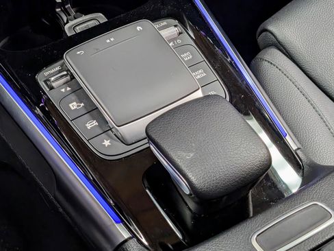 Used 2023 Mercedes-Benz EQB 300 4MATIC image 28
