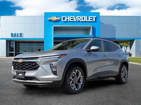 Used 2024 Chevrolet Trax LT FWD image 7