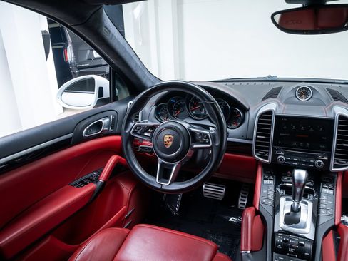 Used 2018 Porsche Cayenne GTS AWD/4WD image 8