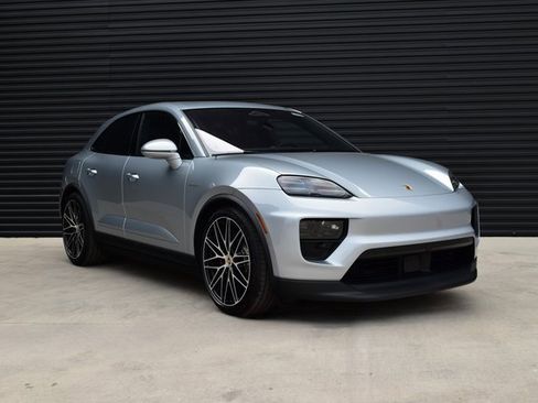 Certified 2025 Porsche Macan 4S Electric image 9