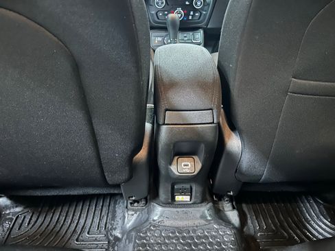 Certified 2021 Jeep Renegade Latitude w/ Convenience Group image 26