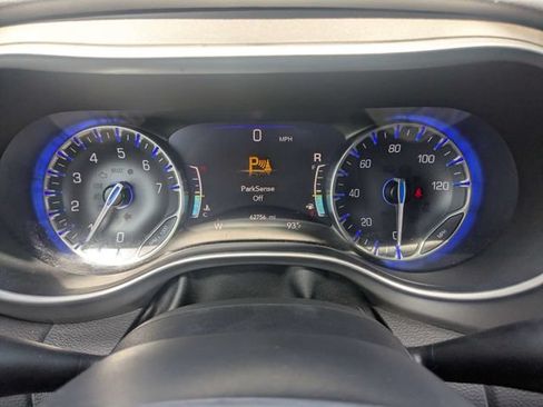 Used 2025 Chrysler Pacifica Select FWD image 30