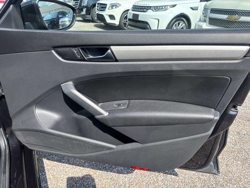 Used 2021 Volkswagen Passat 2.0T SE image 16