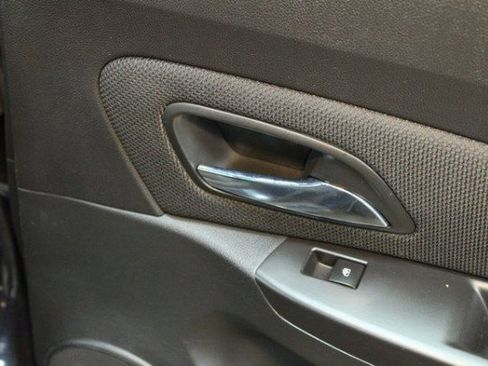 Used 2015 Chevrolet Cruze LT image 13