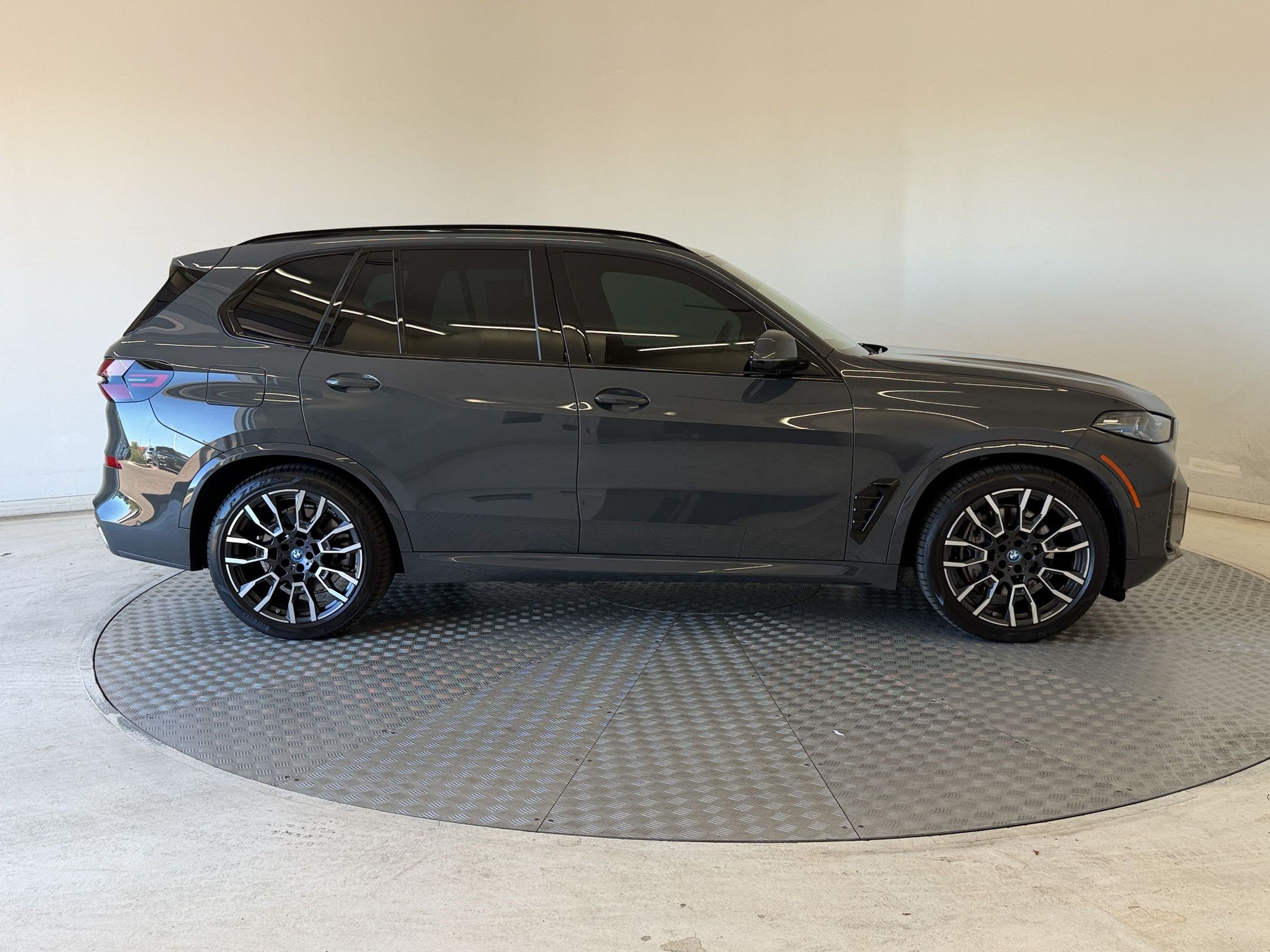 Used 2025 BMW X5 xDrive50e w/ M Sport Package AWD/4WD image 8