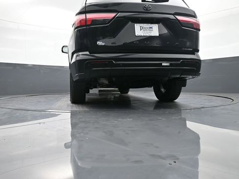 New 2025 Toyota Sequoia Platinum image 33