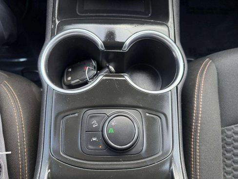 Used 2020 GMC Terrain SLE image 32