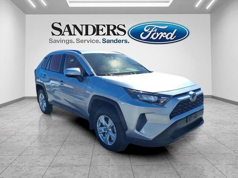 Used 2020 Toyota RAV4 LE image 1