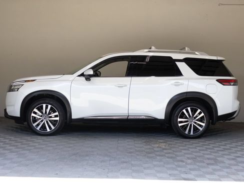 Used 2025 Nissan Pathfinder Platinum w/ Cargo Package FWD image 7