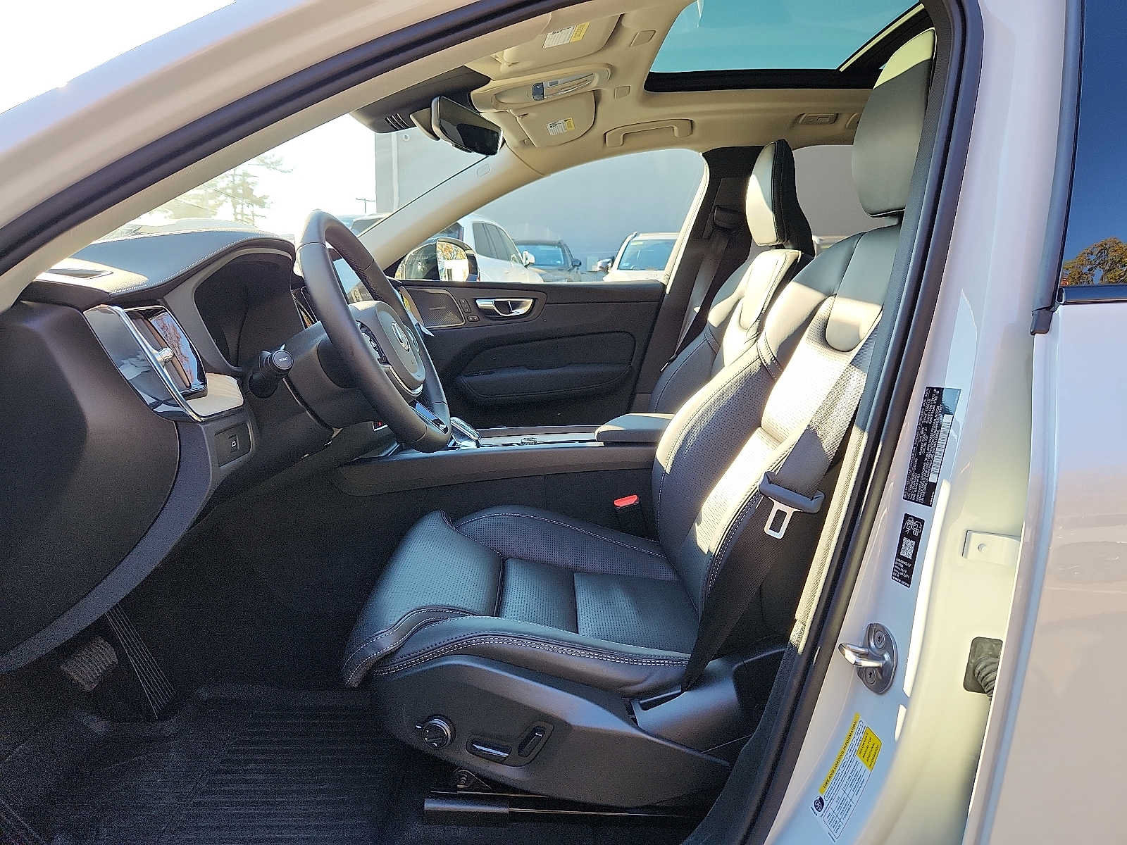 Used 2027 Volvo XC60 B5 Ultra AWD/4WD image 13