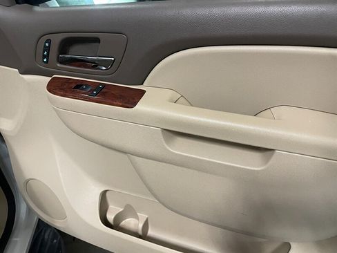 Used 2012 Chevrolet Suburban LTZ AWD/4WD image 31