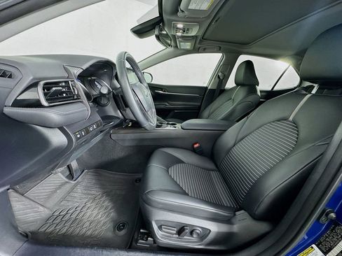 Used 2023 Toyota Camry SE image 15