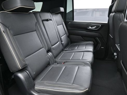 Used 2023 GMC Yukon XL SLT AWD/4WD image 35