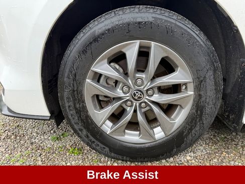 Used 2022 Toyota Sienna LE FWD image 11