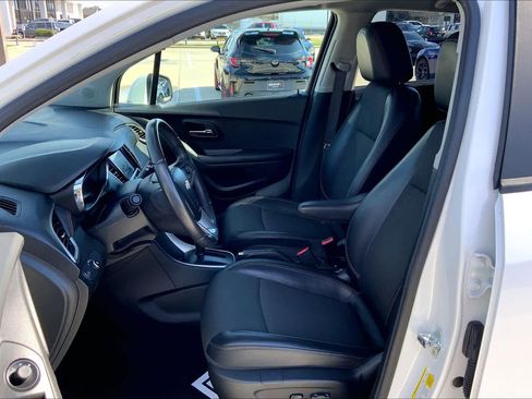 Certified 2022 Chevrolet Trax LT w/ Sport Edition image 14