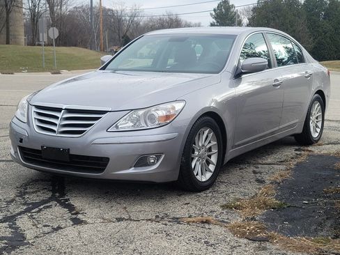 Used 2011 Hyundai Genesis 3.8 image 3