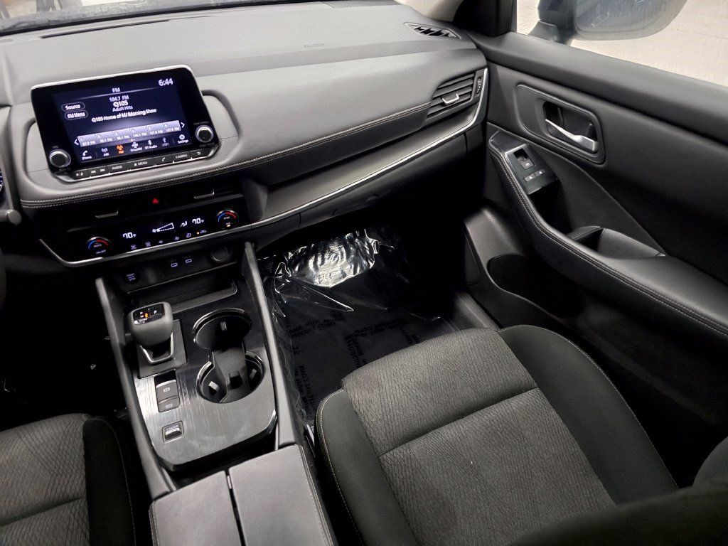 Used 2025 Nissan Rogue SV FWD image 35