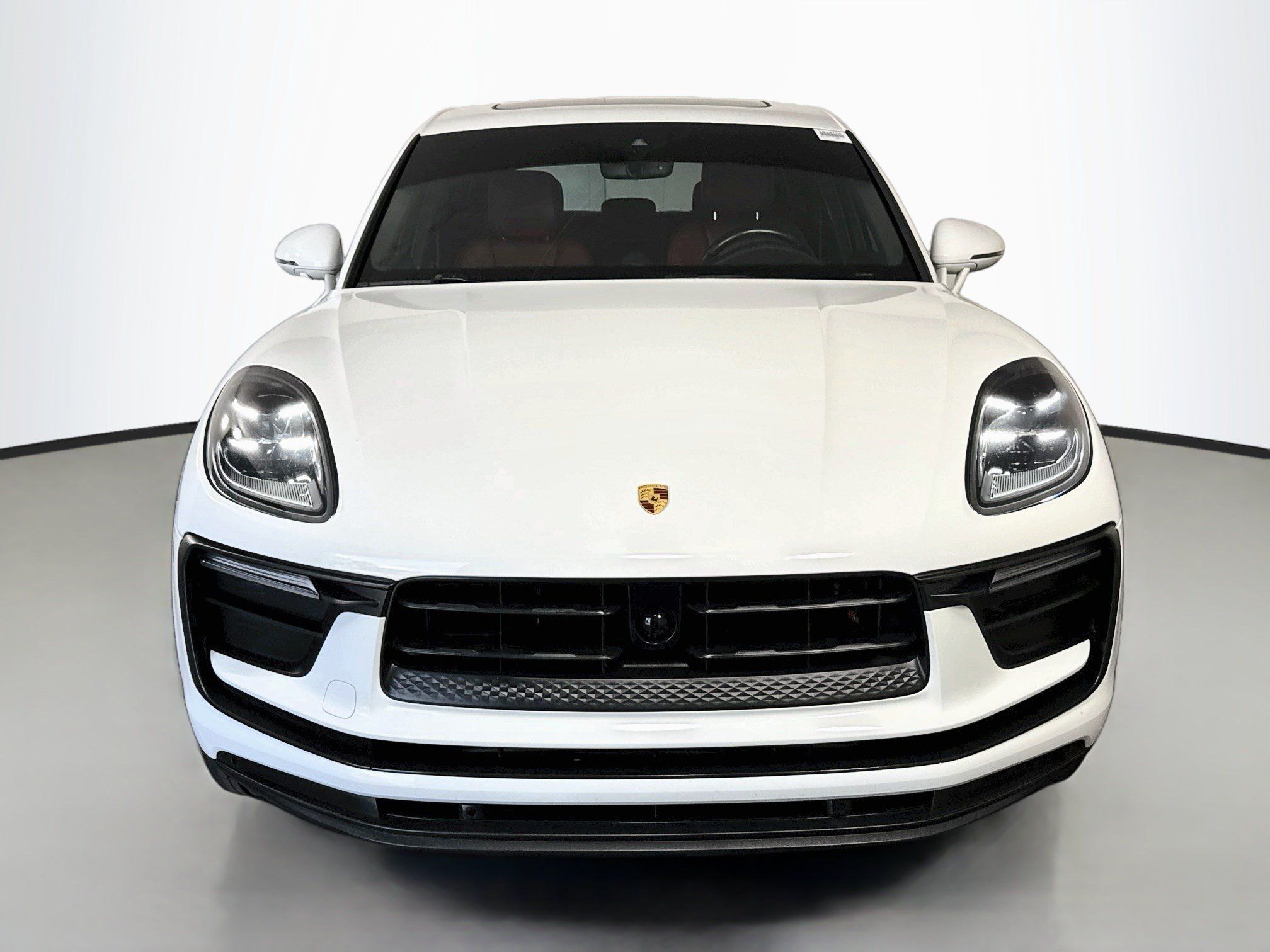 Used 2024 Porsche Macan AWD/4WD image 2