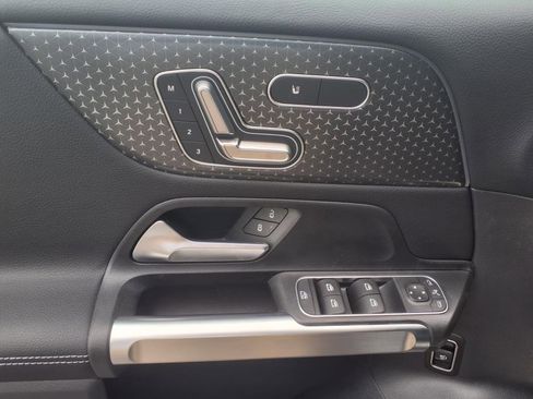 New 2025 Mercedes-Benz GLB 250 4MATIC image 12