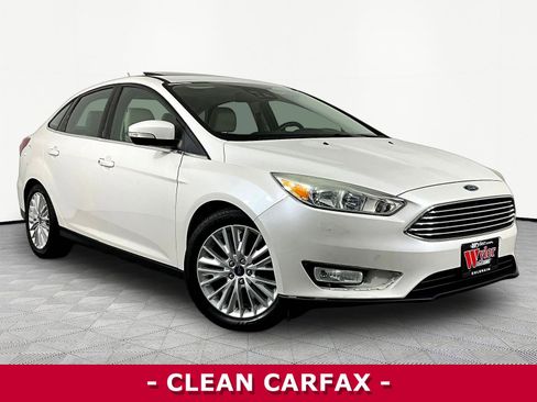Used 2015 Ford Focus Titanium w/ Titanium Technology Package FWD image 3