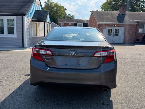 Used 2014 Toyota Camry SE FWD image 8