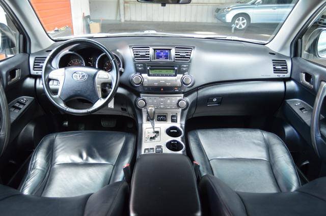 Used 2010 Toyota Highlander SE AWD/4WD image 16