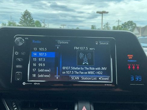 Used 2018 Toyota C-HR XLE FWD image 17