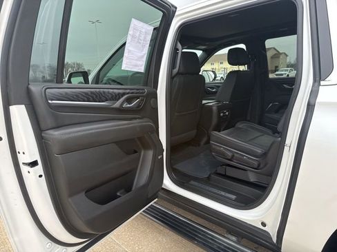 Used 2022 GMC Yukon XL Denali image 36