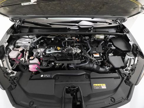 Used 2024 Toyota Prius XLE image 5