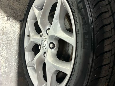 Used 2017 Chrysler Pacifica Touring-L w/ Tire & Wheel Group image 28
