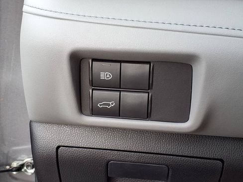Used 2023 Toyota Highlander LE FWD image 30