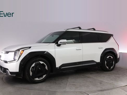 Used 2024 Kia EV9 Land AWD/4WD image 18
