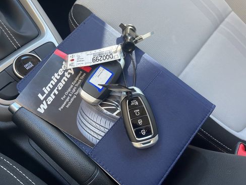 Used 2025 Hyundai Venue SEL image 31