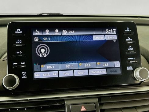 Used 2018 Honda Accord EX image 32