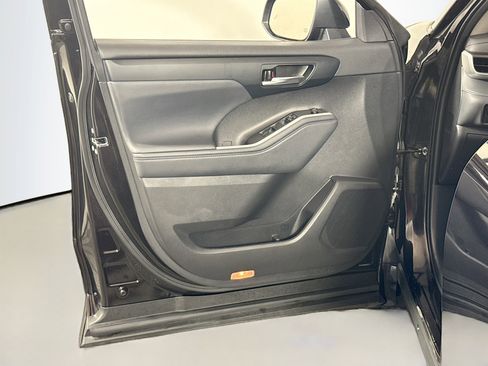 Certified 2022 Toyota Highlander XLE image 20