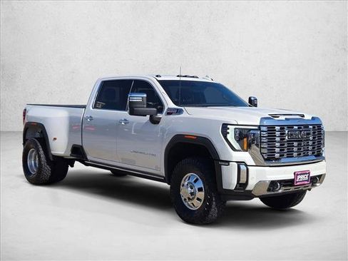 Used 2024 GMC Sierra 3500 Denali w/ Denali Reserve Package AWD/4WD image 3