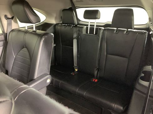 Used 2022 Toyota Highlander XLE AWD/4WD image 32