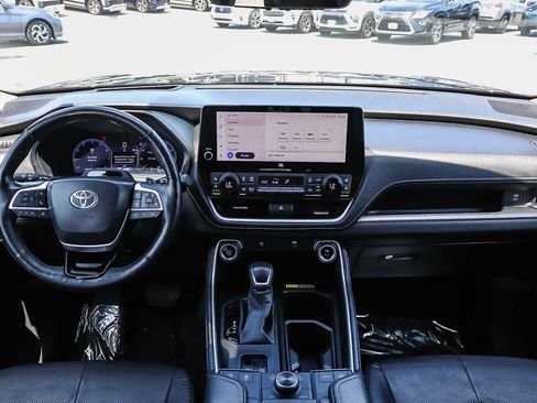 Used 2024 Toyota Grand Highlander AWD image 13