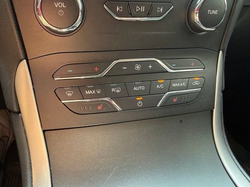 Used 2019 Ford Edge SEL w/ Equipment Group 201A AWD/4WD image 14