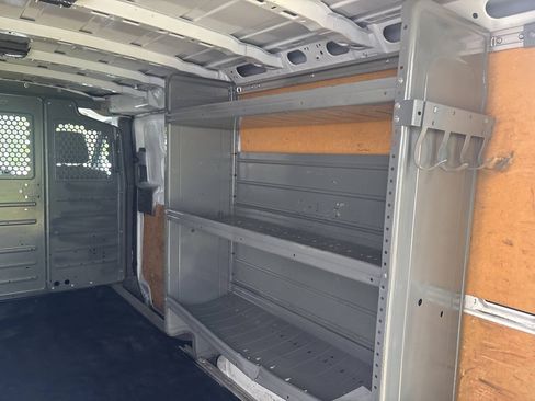 Used 2021 Nissan NV 2500 SV RWD image 16