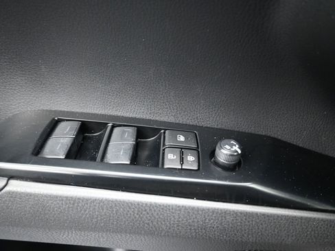 Used 2025 Toyota Camry SE FWD image 12