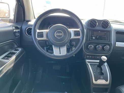 Used 2015 Jeep Compass Latitude image 27