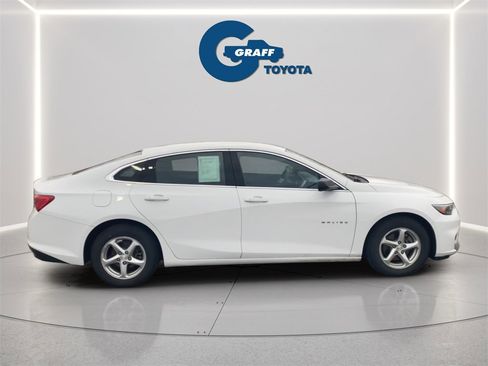 Used 2018 Chevrolet Malibu LS image 18