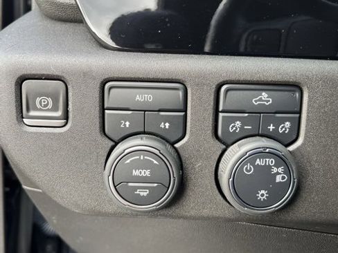 Used 2022 Chevrolet Silverado 1500 LT image 28