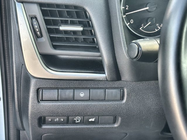 Used 2025 Nissan Rogue SV FWD image 17