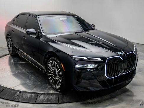 Used 2025 BMW i7 xDrive60 AWD/4WD image 25